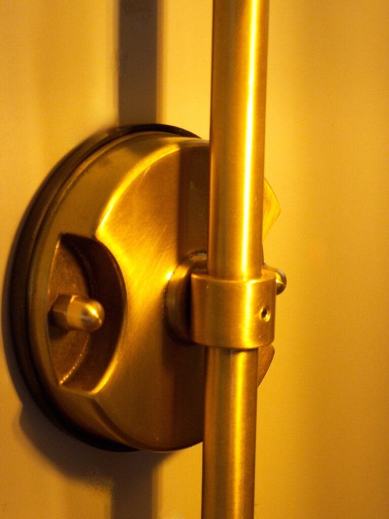 Lattin Brass Wall Sconce – image 3