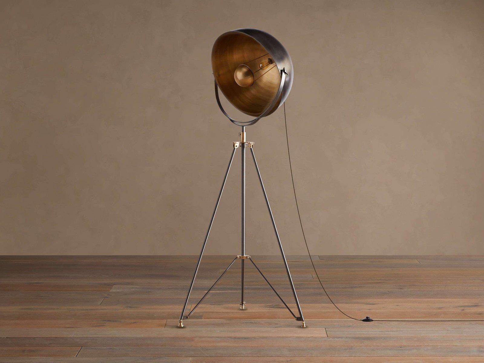 Kesra Spot Başlıklı Tripod Lambader