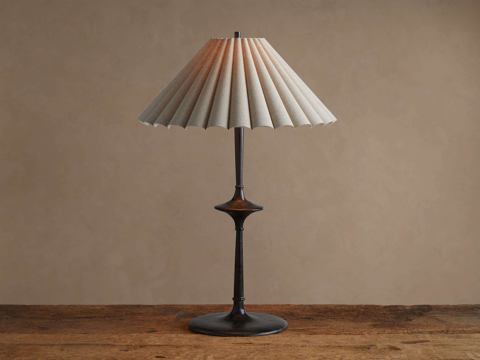 Novigrad Döküm Demir Bronz Masa Lambası