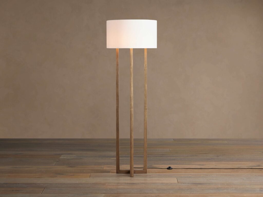 Loreggia Üç Çubuklu Döküm Pirinç Lambader