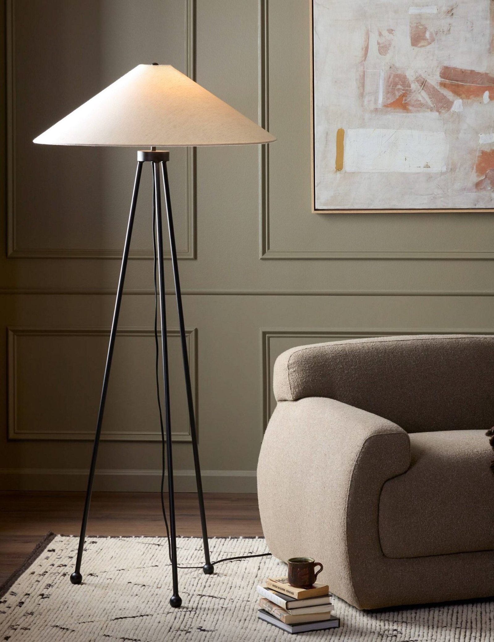 Alcúdia Wide Shade Tripod Floor Lamp
