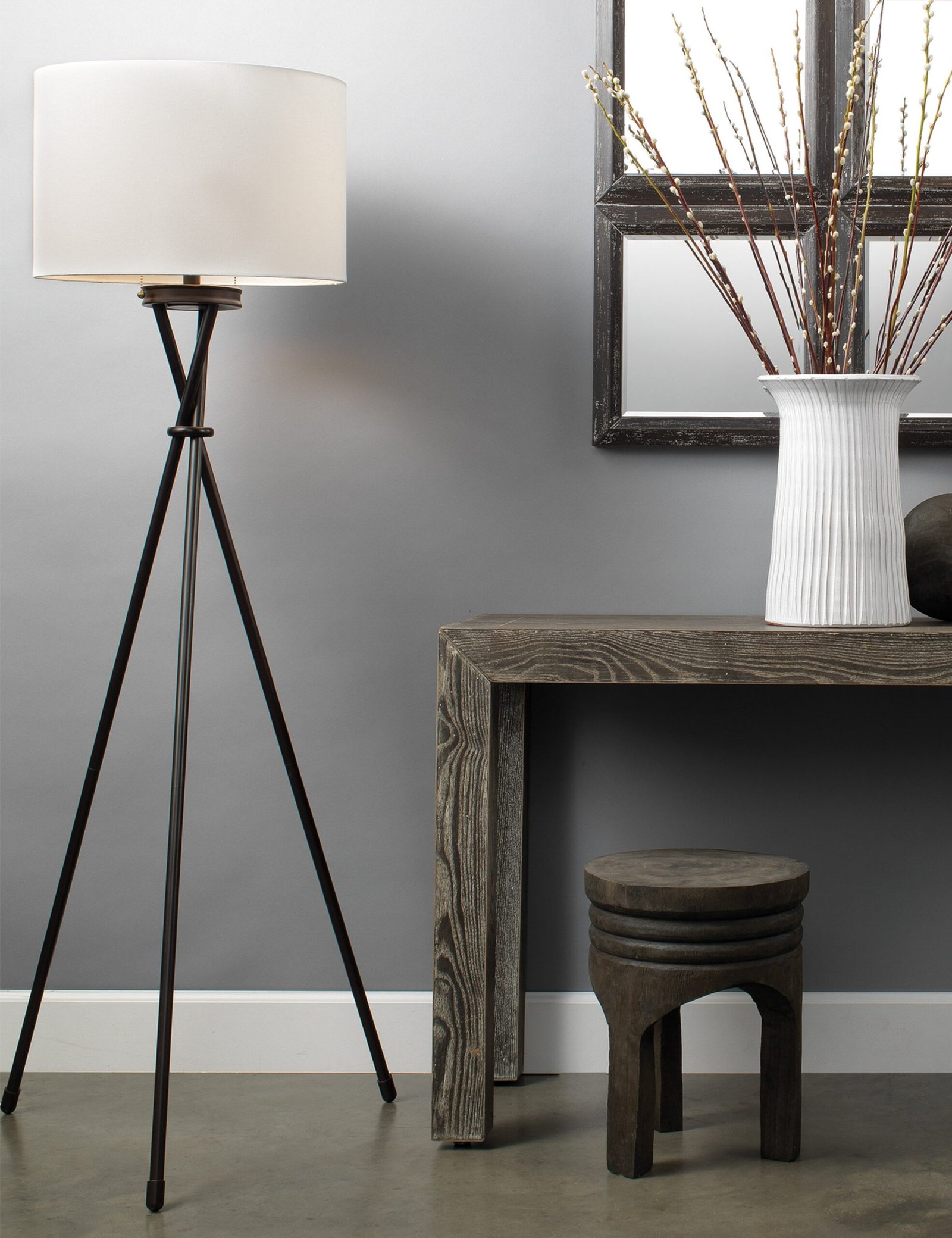 Vighizzolo Tripod Double Socket Floor Lamp – image 4