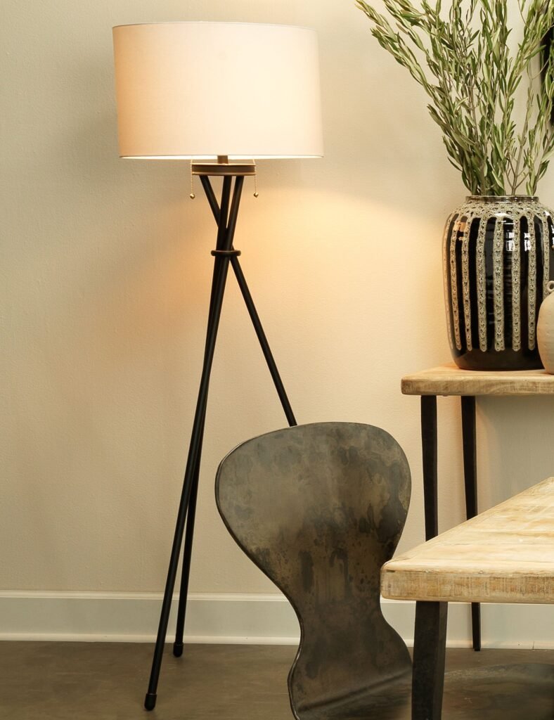 Vighizzolo Tripod Double Socket Floor Lamp – image 2