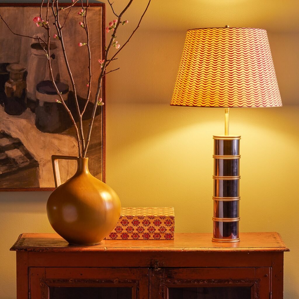 Altopascio Black Nickel and Brass Table Lamp – image 3