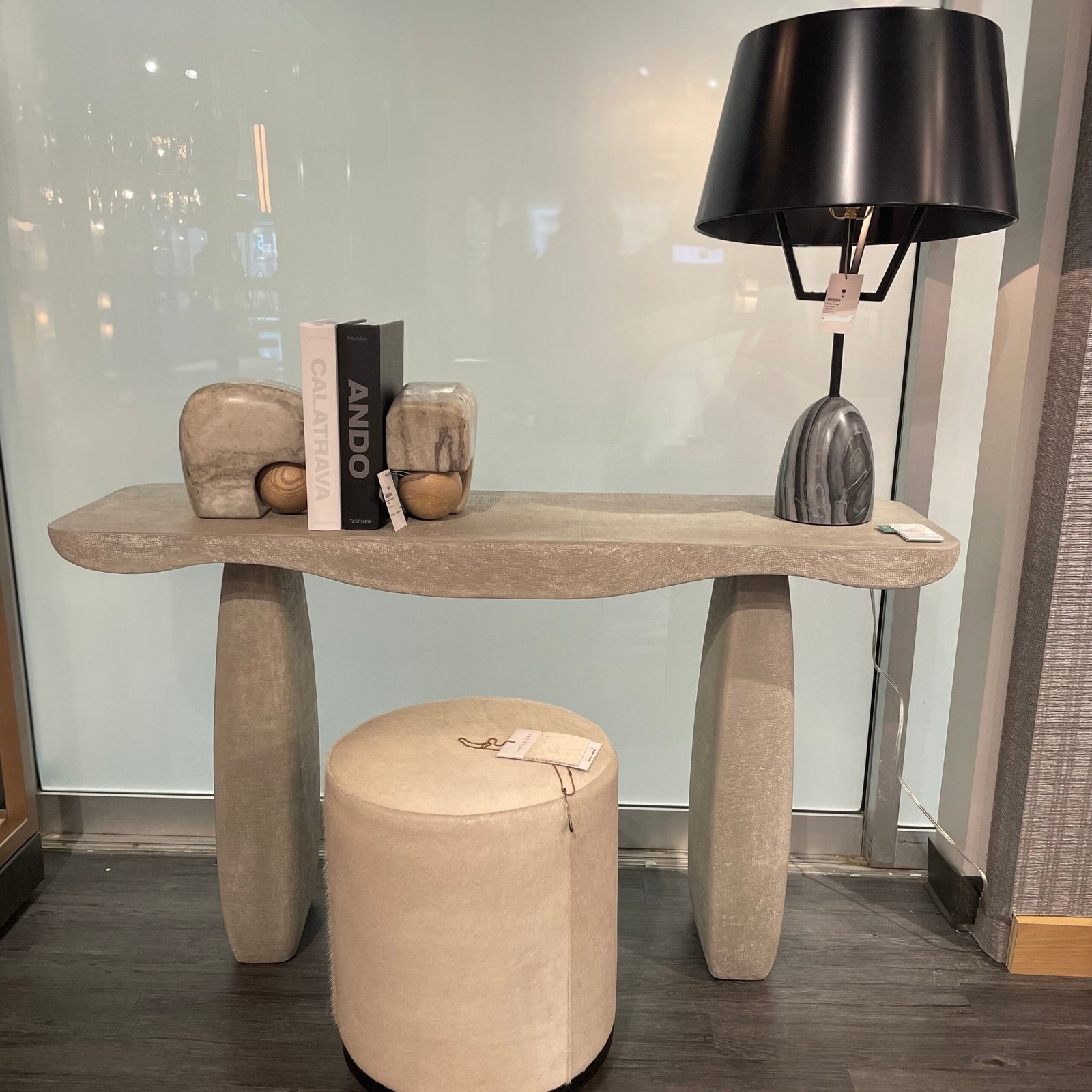 Chiusdino Mermer Tabanlı Metal Başlıklı Masa Lambası – image 3