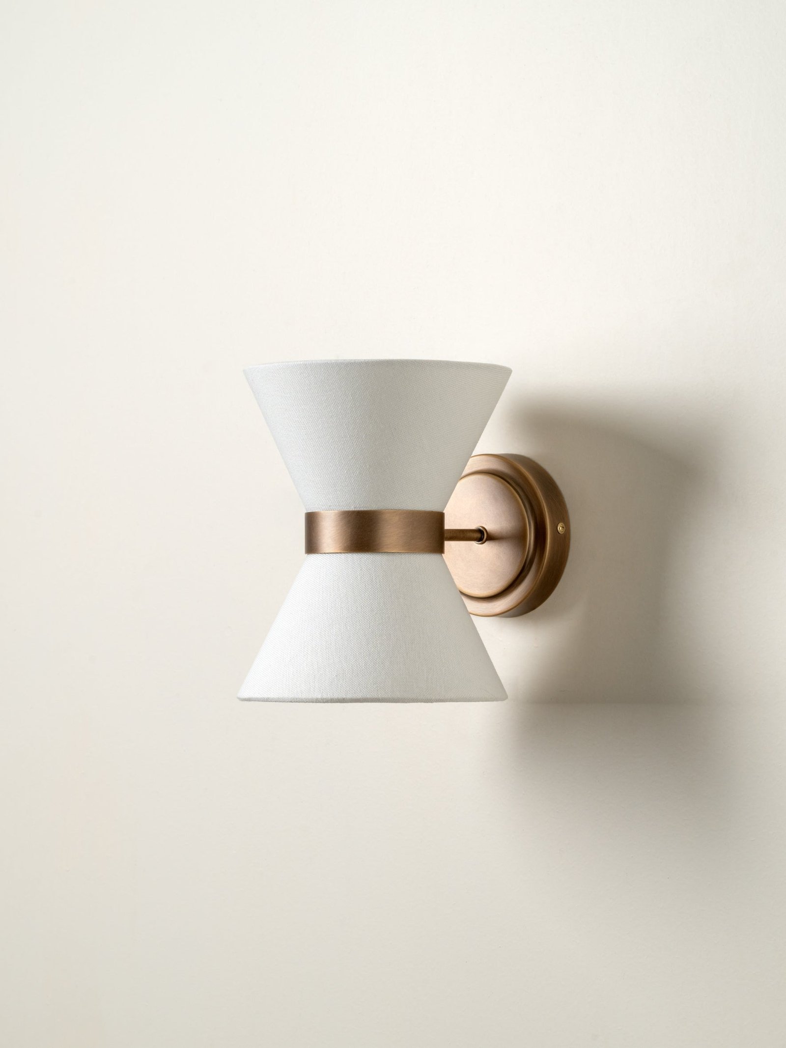 Bragança Hourglass Shade Double Directional Brass Wall Sconce