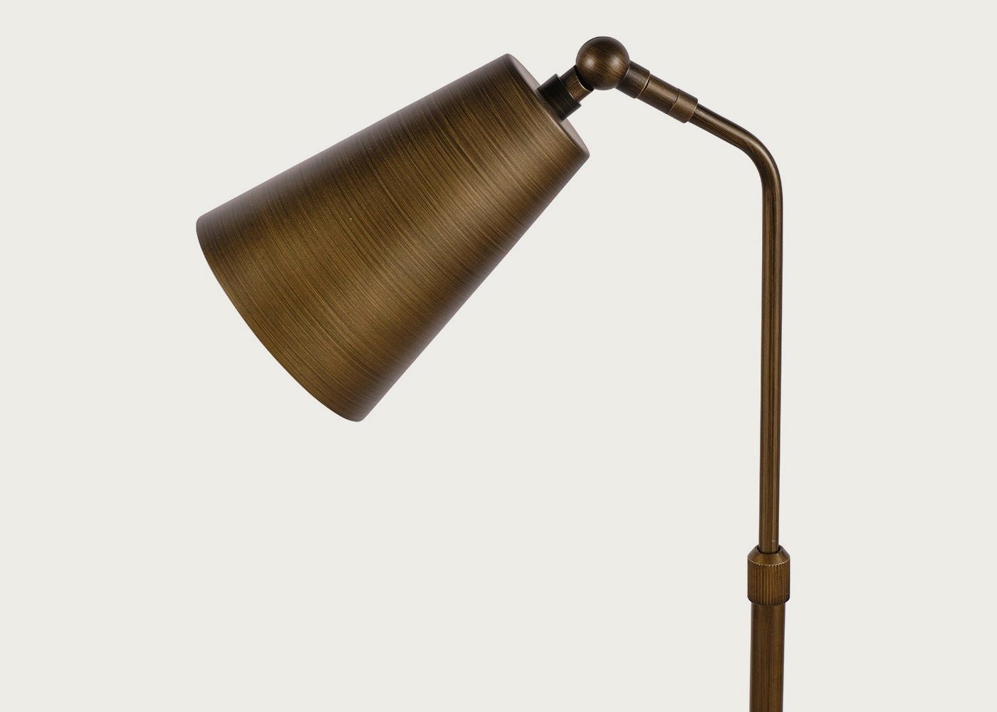 Castelmassa Konik Başlıklı Bronz Okuma Lambaderi – image 3